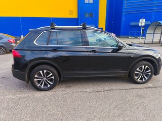 2019 Volkswagen Tiguan II, чёрный, 2288000 рублей, вид 4