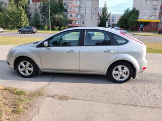 2008 Ford Focus II Рестайлинг, серебристый, 600000 рублей, вид 3