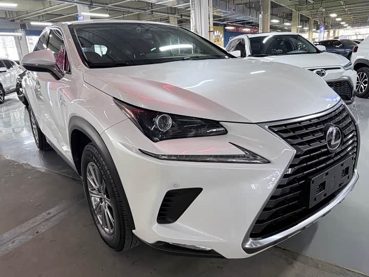 Открыть фотографии: Lexus NX I Рестайлинг