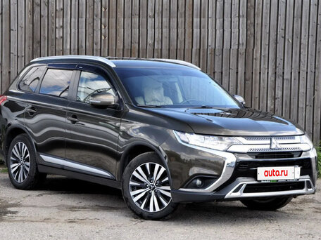 2019 Mitsubishi Outlander III Рестайлинг 3, коричневый, 1850000 рублей, вид 1