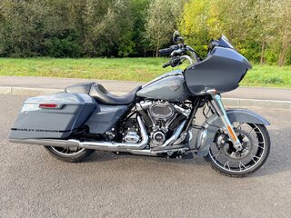 2021 Harley-Davidson Road Glide, серый, 2390000 рублей, вид 2