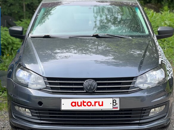2018 Volkswagen Polo V Рестайлинг, серый, 449999 рублей - вид 1