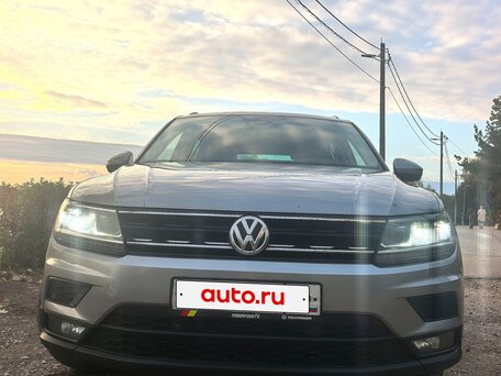2019 Volkswagen Tiguan II, серебристый, 2050000 рублей, вид 3