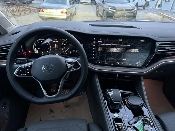 2025 Volkswagen Touareg III Рестайлинг, чёрный, 8200000 рублей - вид 9