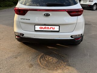 2018 Kia Sportage IV Рестайлинг, белый, 2300000 рублей, вид 4