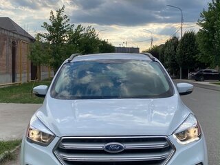 2017 Ford Kuga II Рестайлинг, белый, 1650000 рублей, вид 2