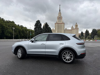 2018 Porsche Cayenne III, серебристый, 5500000 рублей, вид 3