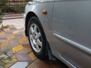 2004 Kia Spectra I Рестайлинг 2, серебристый, 280000 рублей, вид 3