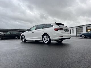 2023 Skoda Octavia IV (A8), белый, 2892000 рублей, вид 5