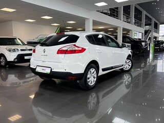 2014 Renault Megane III Рестайлинг 2, белый, 850000 рублей, вид 2