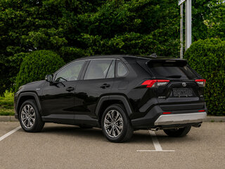 2021 Toyota RAV4 V (XA50), чёрный, 2989000 рублей, вид 4