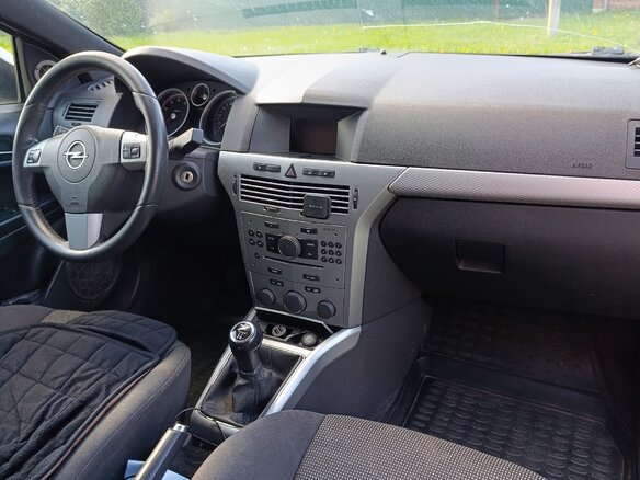 2010 Opel Astra GTC H Рестайлинг, белый, 480000 рублей - вид 6