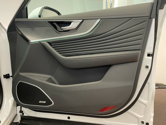 2025 Hongqi HS5 I Рестайлинг, белый - вид 18