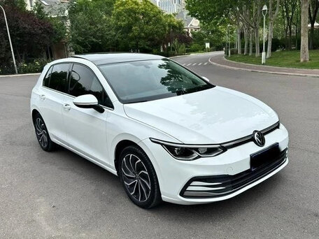 2022 Volkswagen Golf VIII, белый, 1860000 рублей, вид 3