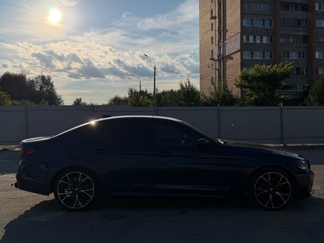 2018 BMW 5 серии 520d VII (G30/G31/G38), синий, 2950000 рублей, вид 4