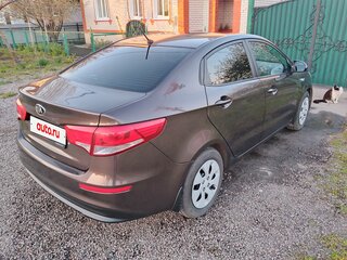 2016 Kia Rio III Рестайлинг, коричневый, 900000 рублей, вид 4