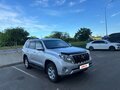 2014 Toyota Land Cruiser Prado 150 Series Рестайлинг 1, серебристый, 3150000 рублей - вид 3