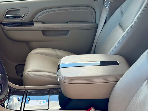 2010 Cadillac Escalade III, серый, 2000000 рублей - вид 22