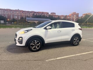2021 Kia Sportage IV Рестайлинг, белый, 2100000 рублей, вид 4