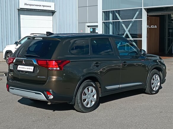 2019 Mitsubishi Outlander III Рестайлинг 3, коричневый, 1860000 рублей - вид 1