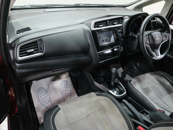 2019 Honda Fit III Рестайлинг, красный - вид 11