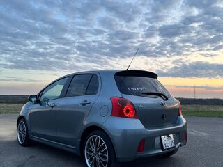 2007 Toyota Yaris II, серый, 750000 рублей, вид 1