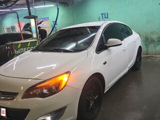 2013 Opel Astra J Рестайлинг, белый, 585000 рублей, вид 2
