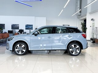 2026 Audi Q2 L 35 TFSI I Рестайлинг, голубой, 3670000 рублей, вид 4