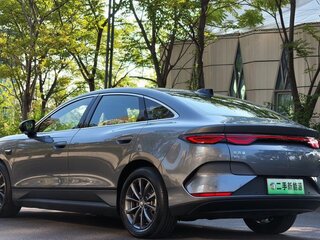 2026 BYD Qin L, серый, 1800000 рублей, вид 4