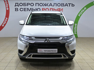 2019 Mitsubishi Outlander III Рестайлинг 3, белый, 1890000 рублей, вид 2