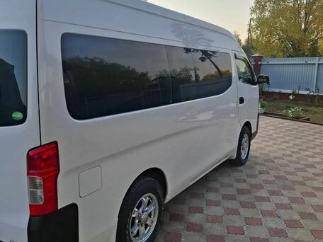 2017 Nissan NV350 Caravan I Рестайлинг, белый, 3300000 рублей, вид 5