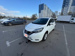 2018 Nissan Note II Рестайлинг, белый, 950000 рублей, вид 1