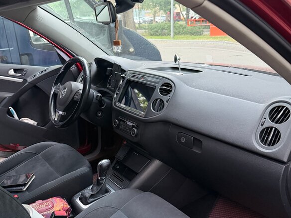 2011 Volkswagen Tiguan I Рестайлинг, красный, 1050000 рублей - вид 5