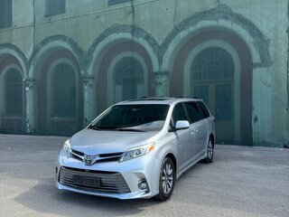 2017 Toyota Sienna III Рестайлинг 2, серебристый, 3150000 рублей, вид 1
