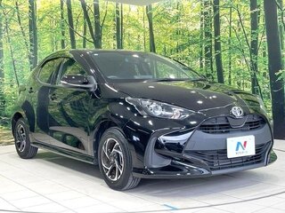 2023 Toyota Yaris IV, чёрный, 840300 рублей, вид 4