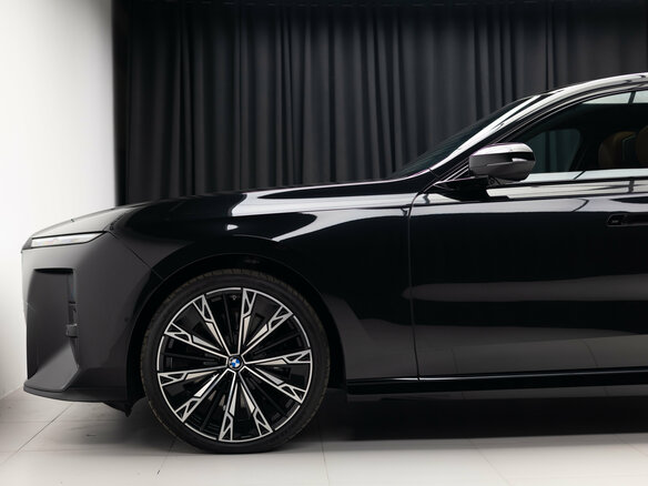 2026 BMW 7 серии 740 xDrive VII (G70) Рестайлинг, чёрный, 26290000 рублей - вид 39