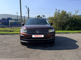 2021 Volkswagen Tiguan II Рестайлинг, коричневый, 3350000 рублей, вид 1