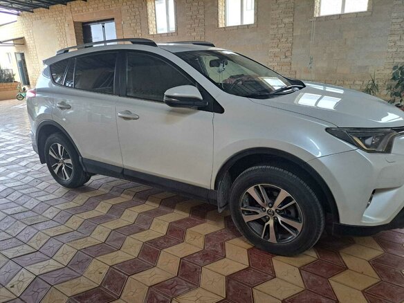 2018 Toyota RAV4 IV (XA40) Рестайлинг, белый, 2450000 рублей - вид 6