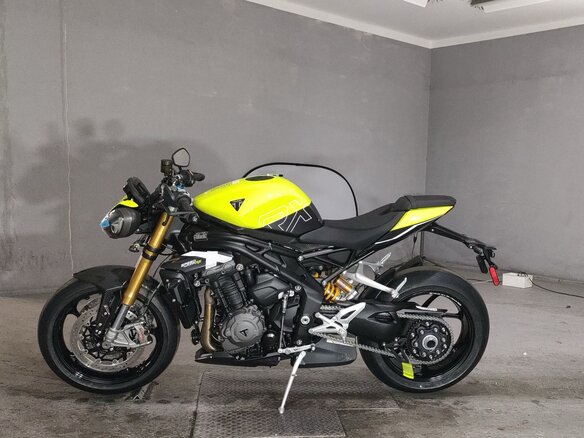 2026 Triumph Speed Triple, жёлтый, 1600000 рублей - вид 1