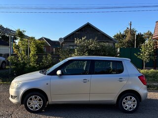 2012 Skoda Fabia II Рестайлинг, серебристый, 650000 рублей, вид 3
