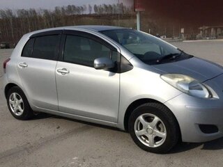 2008 Toyota Vitz II (XP90), серебристый, 650000 рублей, вид 1