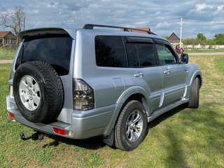 2005 Mitsubishi Pajero III Рестайлинг, серебристый, 1200000 рублей, вид 5