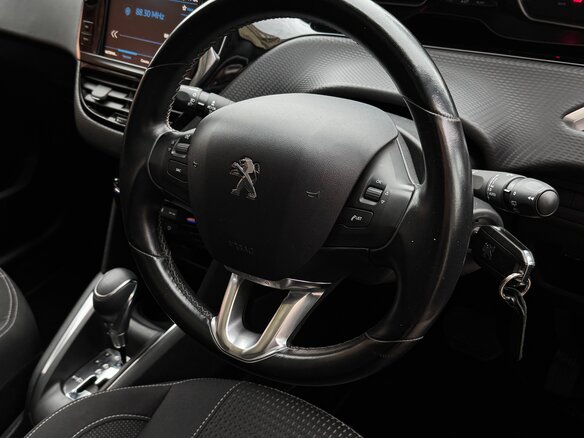2017 Peugeot 208 I Рестайлинг, оранжевый, 1200000 рублей - вид 8