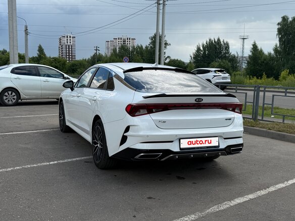 2021 Kia K5 III, белый - вид 4