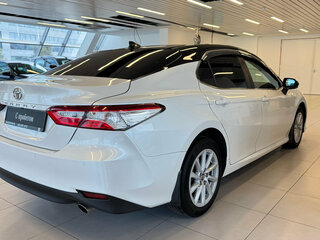 2021 Toyota Camry VIII (XV70) Рестайлинг, белый, 2788000 рублей, вид 2