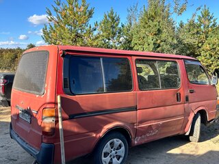 1992 Toyota HiAce H100, красный, 245470 рублей, вид 4
