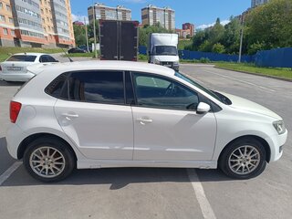 2011 Volkswagen Polo V, белый, 425000 рублей, вид 2
