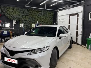 2018 Toyota Camry VIII (XV70), белый, 2550000 рублей, вид 1