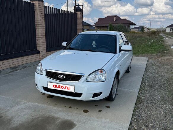 2013 Lada (ВАЗ) Priora I Рестайлинг, белый, 460000 рублей - вид 2