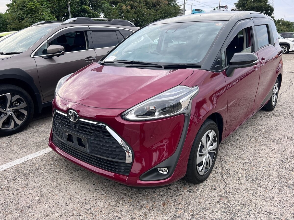 Открыть фотографии: Toyota Sienta II Рестайлинг